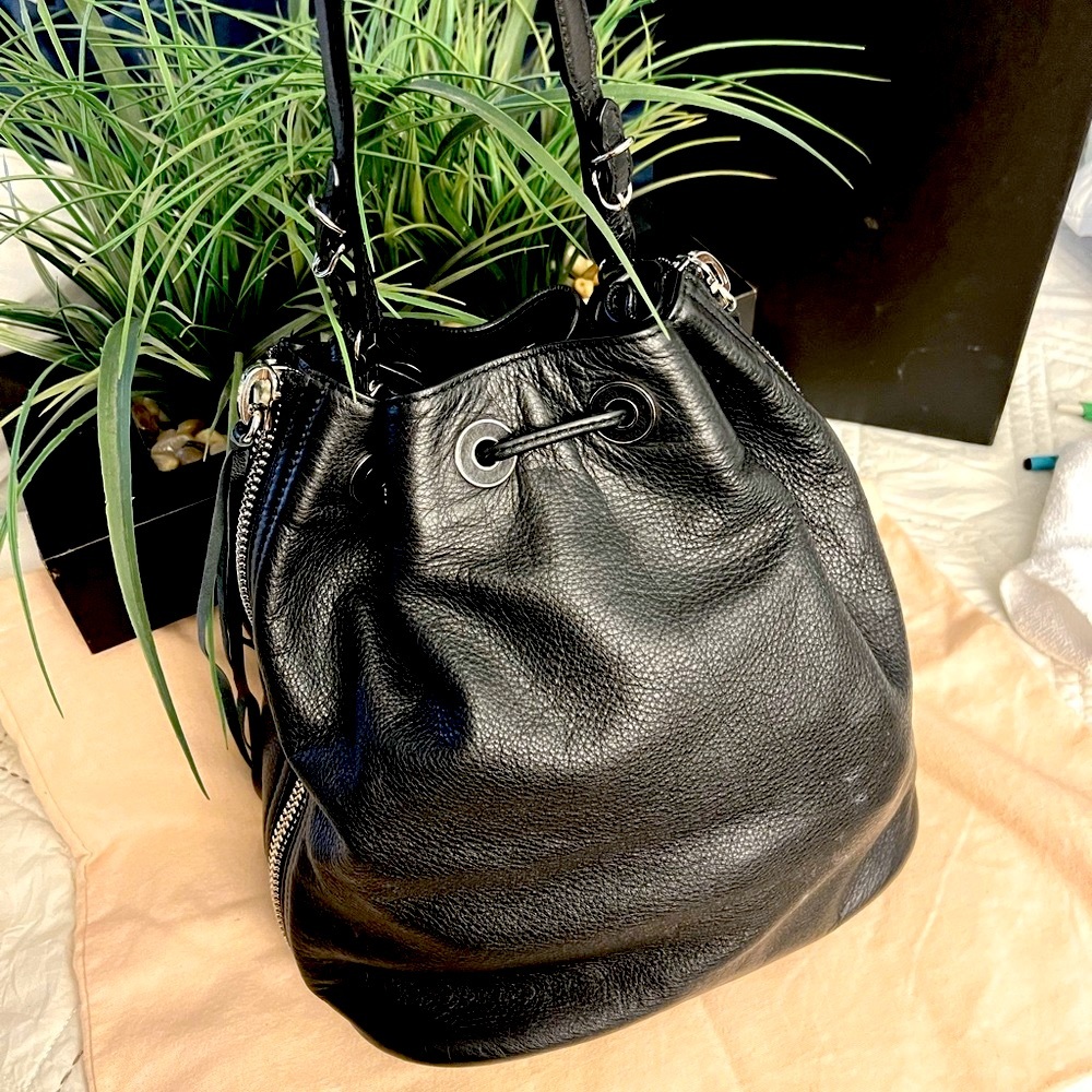 BALENCIAGA bucket papier bag. …… - Picture 13 of 17